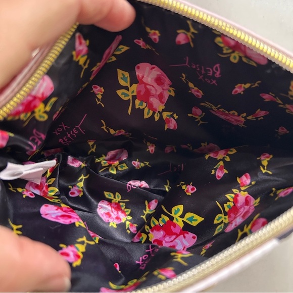 Betsey Johnson Pink and Black Heart Pattern Women's Make-up Bag Kit  Clutch - Picture 3 of 15